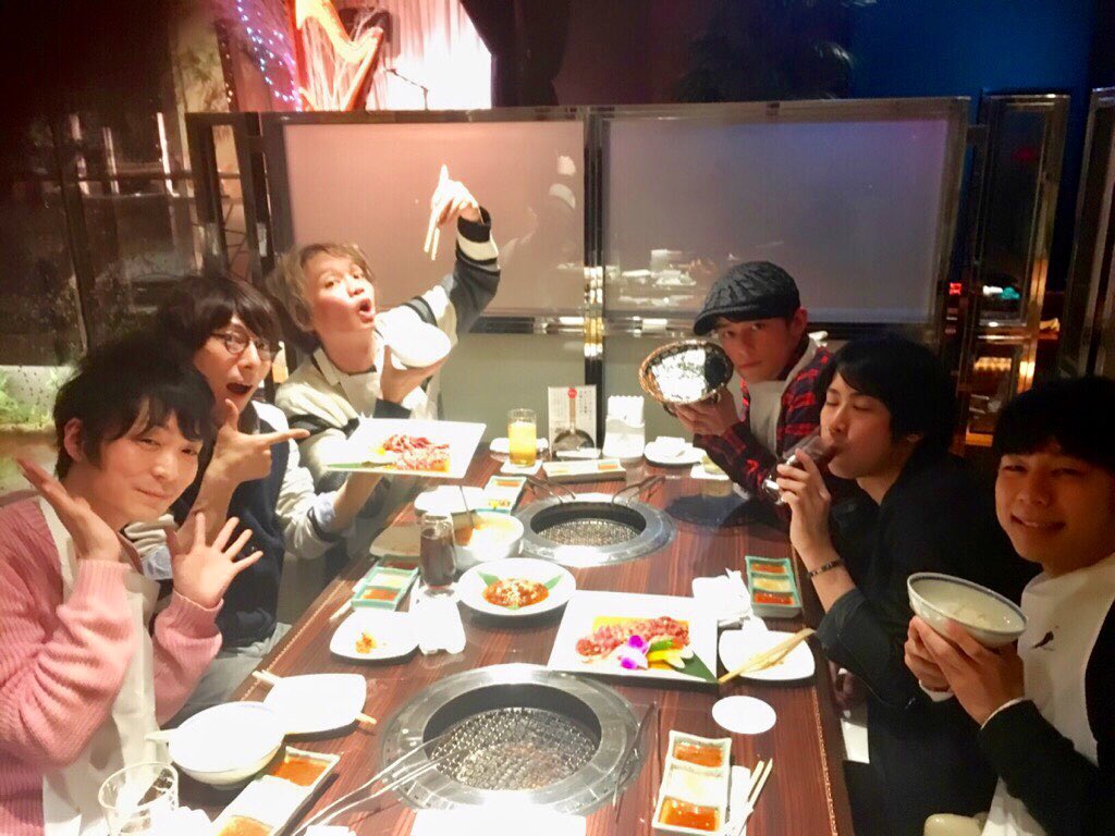 hatano_official's tweet photo. 「A3！」春組ご飯会に行って来ました！
新入りの私も読んで頂けて恐悦至極っ。
美味しいお肉と笑いの絶えない時間。
素晴らしいメンバーです‼︎
これからも宜しくお願いします！ https://t.co/aslxkIxWds