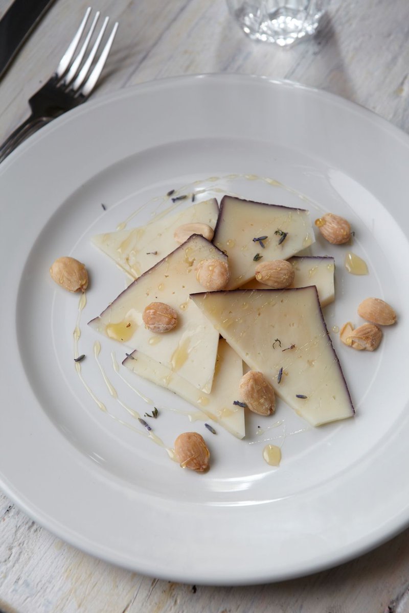 Cheese please! #perfectplate #cheese #fridaytreat 🧀