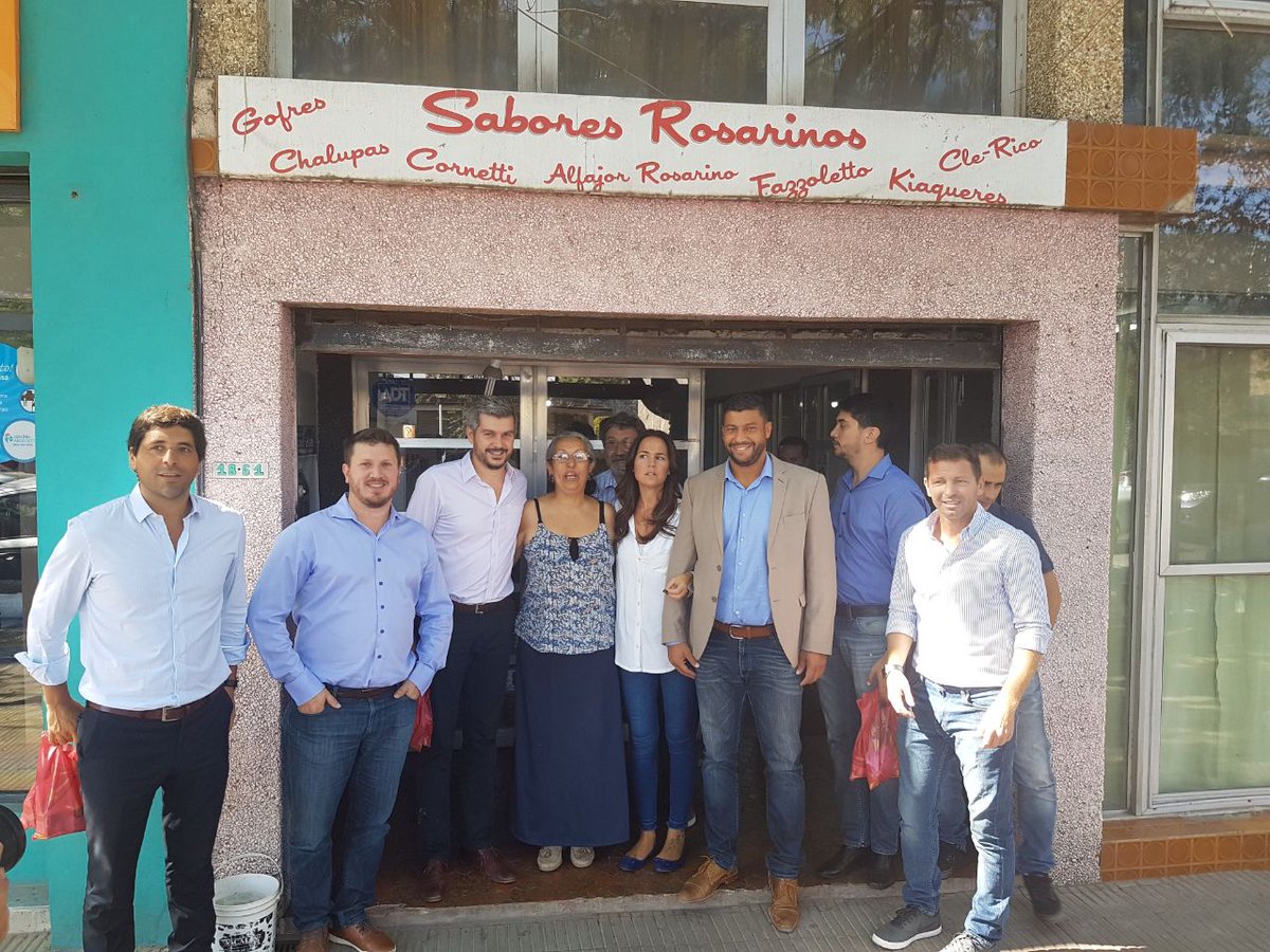 gfchumpitaz's tweet photo. Hoy junto a @marquitospena y @SebastiangdlCh recorrimos el Mercado Cooperativo #SaboryArte Argentino. Ver la pasión con la cual la gente lleva adelante sus emprendimientos contagia a todos a seguir trabajando para potenciarlos. ¡Vamos hacia adelante! 🇦🇷💪 https://t.co/8bnKJI861M