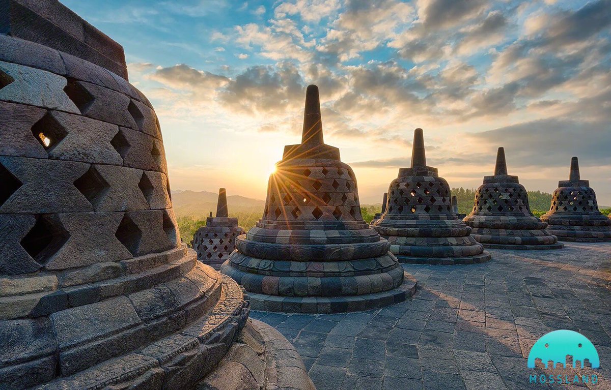 Gr3yscope's tweet photo. The most off Landmark Candi Borobudur - Indonesian People 

#Mossland #OwnYourLandmark #RealityReflection #ICO #MOC #Fintech #Blockchain #WonderfulIndonesia #Borobudur visit more @TheMossland https://t.co/rXDK9qJfIr