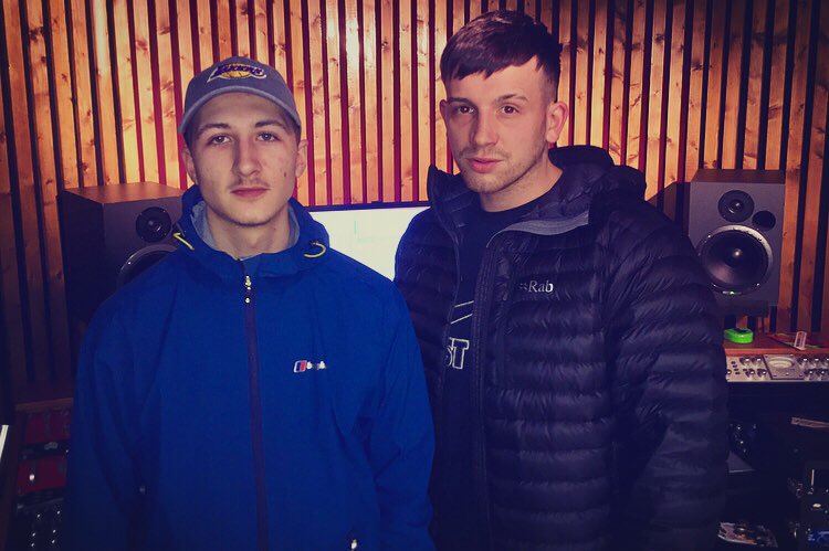 ShadowCV_'s tweet image. In the Lab with my bro @SkattaCoventry cooking up some new Heatttt for you all 🔊🔥🎶 

#ComingSoon #BackRow #Grime #Coventry #UKGrime #ImNotAMachine