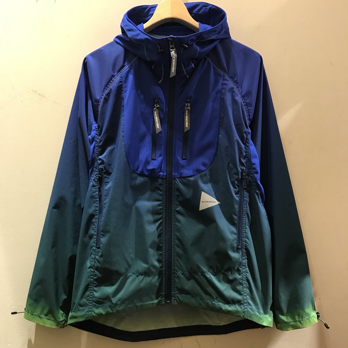 and wander/アンドワンダー】 gradient color trek jacket 全2色 SIZE and wander/アンドワンダー】 gradient color trek jacket 全2色 SIZE