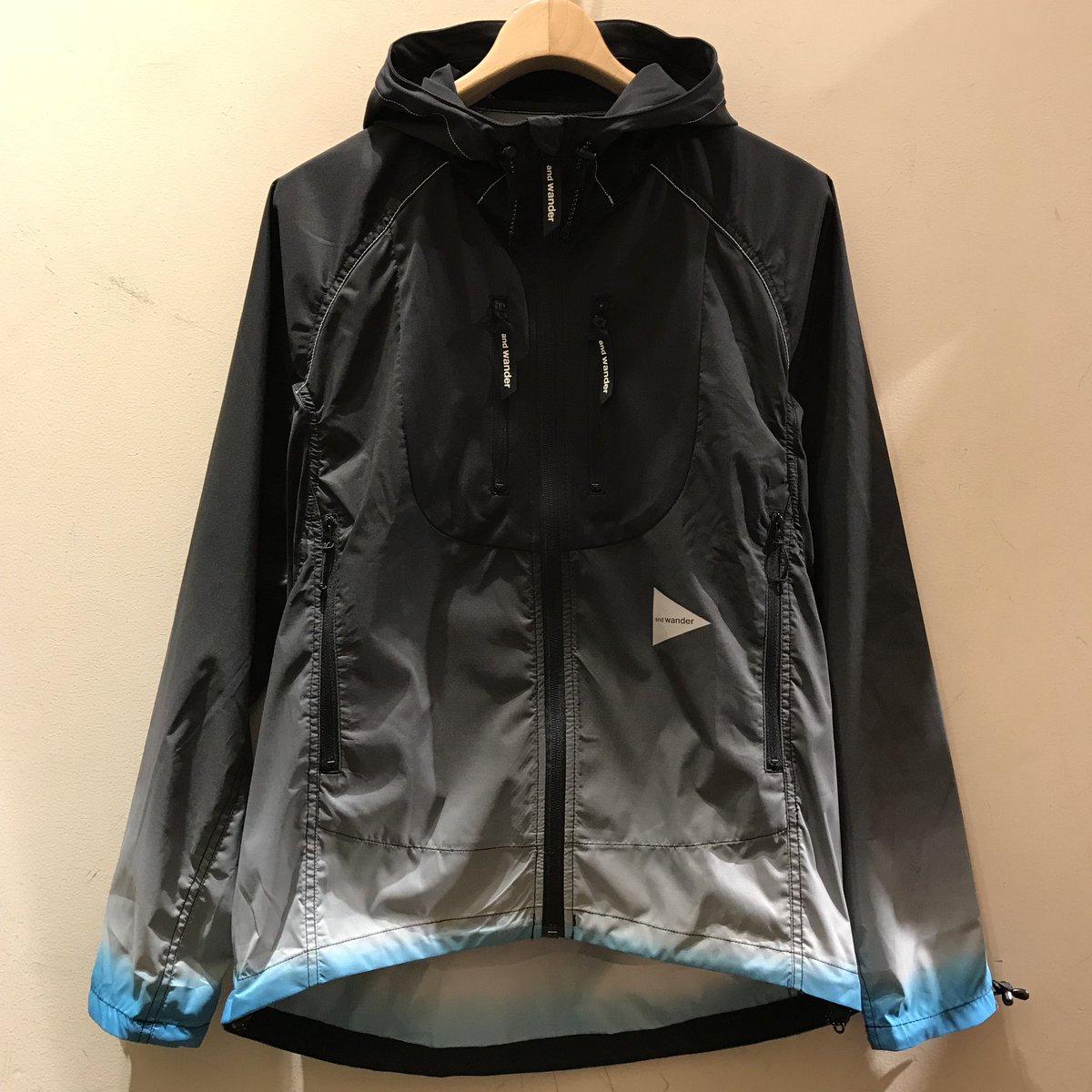 and wander/アンドワンダー】 gradient color trek jacket 全2色 SIZE