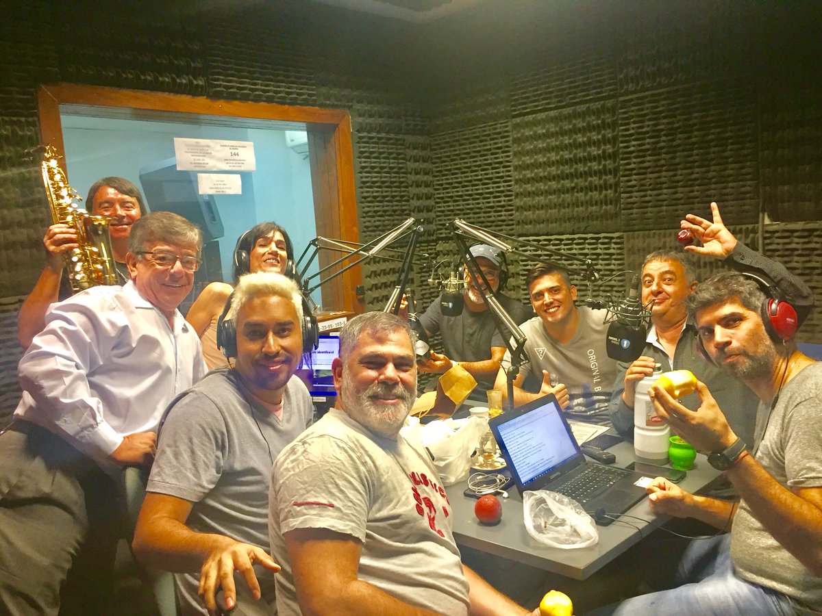 mancinienlauno's tweet photo. Merlino con @fermanciniok en @fmuno en Radio UNO FM 103.1 @MarianaClark16  @nelborquez @yoLeoRossi @RJUrrestiok https://t.co/wkOogtxUJ2