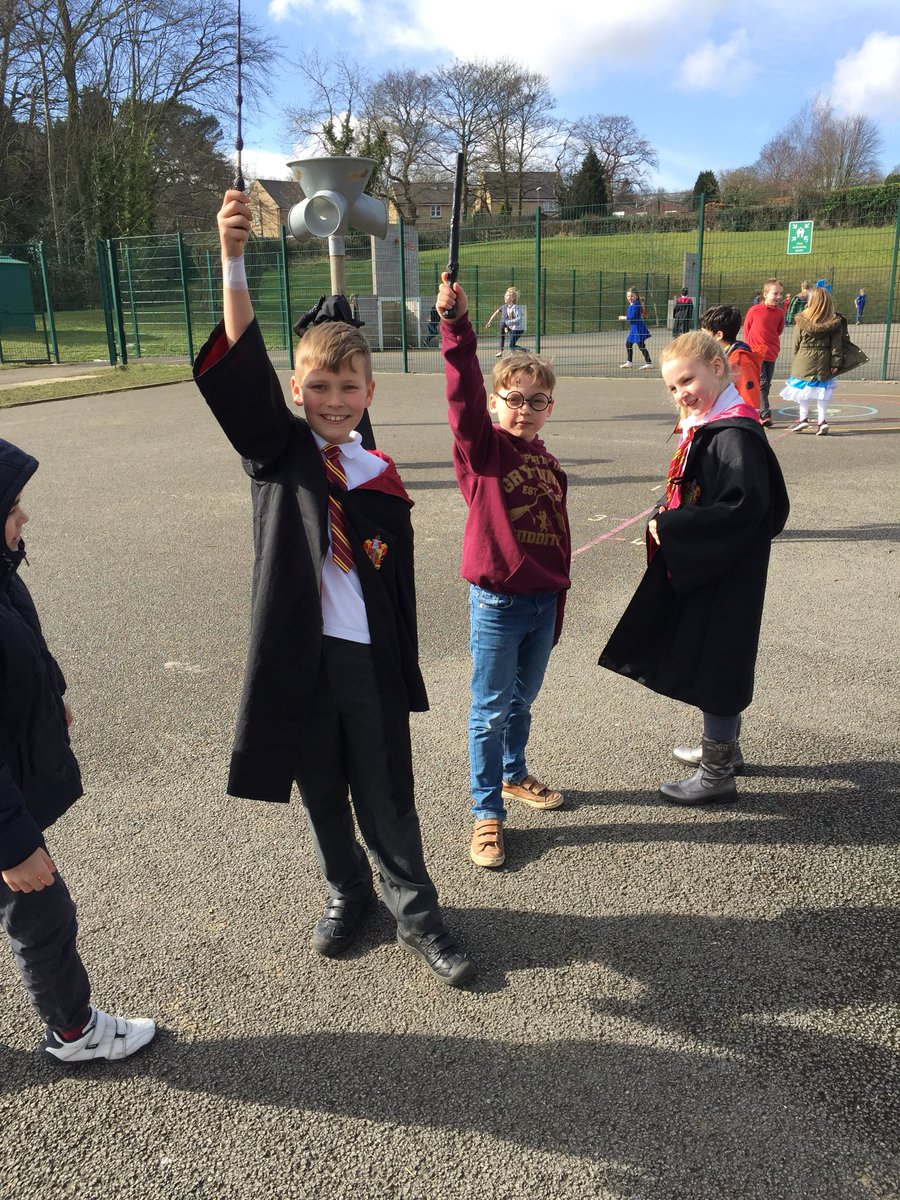 BurleyOaks's tweet photo. Re-scheduled world book day! Some amazing costumes and the feeling we have a real love of reading at Burley Oaks 💕 #WorldBookDay2018 #loveofreading #bookworms #famousstories https://t.co/JNsgZfDXCv