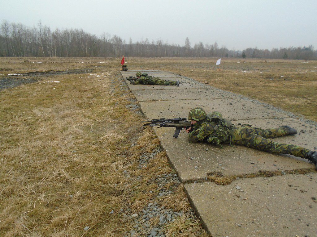 ObranaTweetuje's tweet image. Nováčci z Aktivní zálohy ze 71. mechanizovaného praporu prošli tento týden zdokonalovacím výcvikem nových profesionálních vojáků. Procvičili si bojové drily i pořadovou přípravu a čekala je ostrá střelba. #71mpr #AZ #aktivnizaloha #armadacr