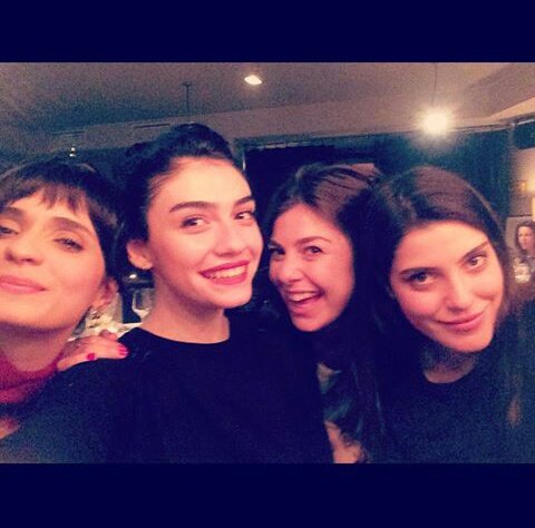 bircherryy's tweet photo. Bir Eyşan gördüm sanki 😱
@mericaral @GozdeKansu @ecemakbin
#EyFet #MeriçAral #HazarErgüçlü #GözdeKansu #EcemAkbin https://t.co/hR1tYuXYSE
