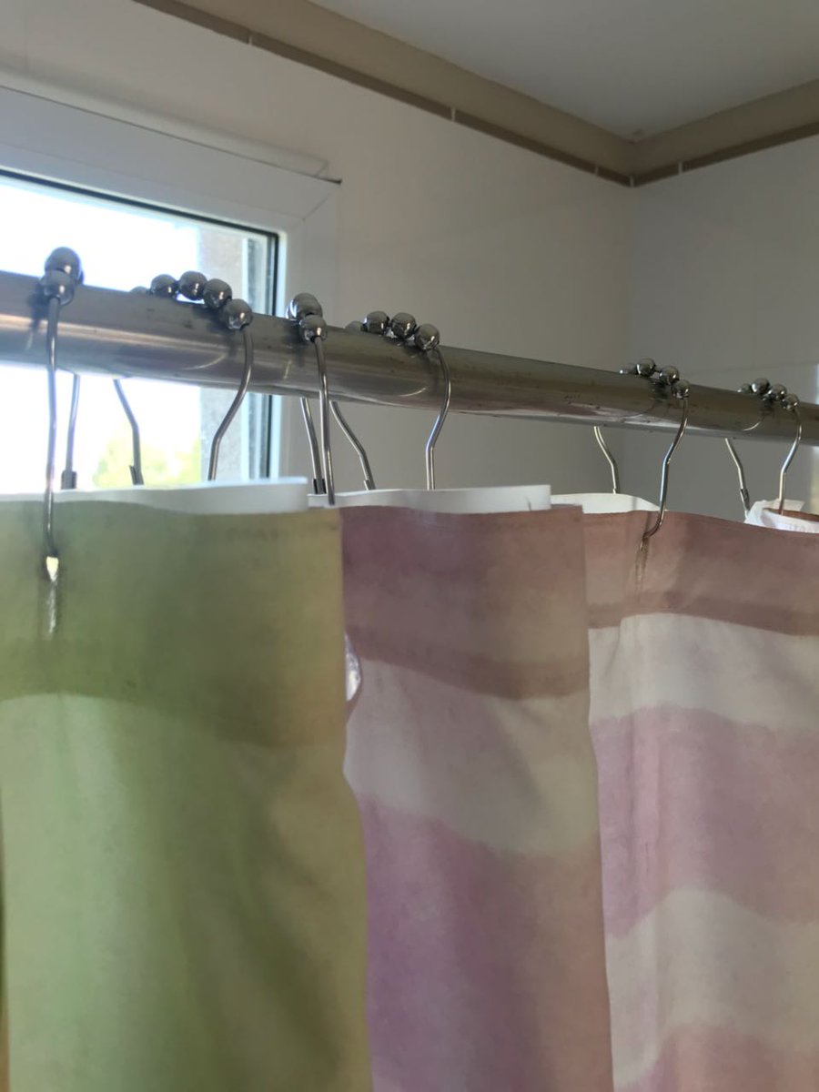 LucAtDisenios's tweet photo. #tips para colgar tu #cortinadebaño
. viendo la unión de #barral, colocar el lado corto sdel lado de las canillas, así la parte más larga queda del lado que se entra a la ducha
. los mejores ganchos? estos de las pelotitas que permiten que la cortina corra perfecto https://t.co/jxEUOctG34