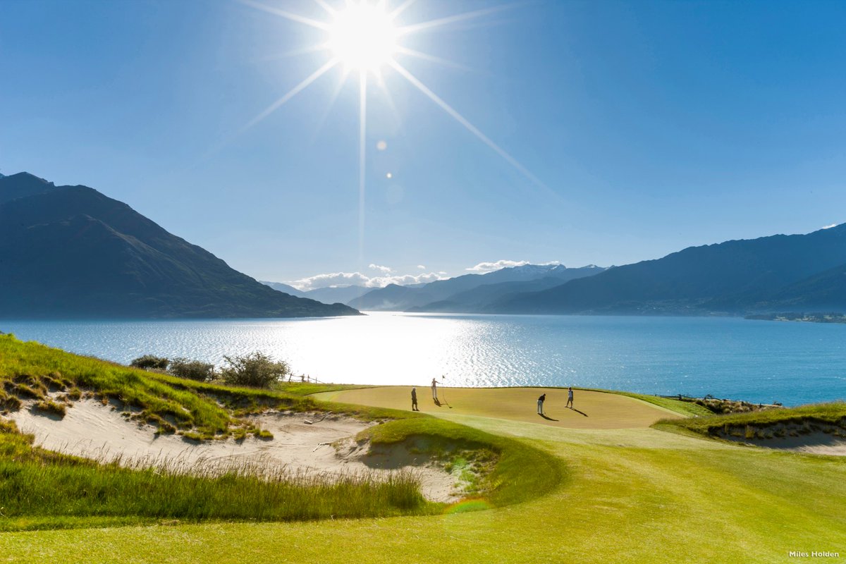 AirNZJP's tweet image. 国内に400以上のゴルフ場があるニュージーランドはゴルフ天国。素晴らしい環境に恵まれたコースがたくさんあり、誰もが気軽にゴルフを楽しめます。
中でもクイーンズタウン周辺には、世界規模の大会が開催される一流のゴルフ場がそろっています。