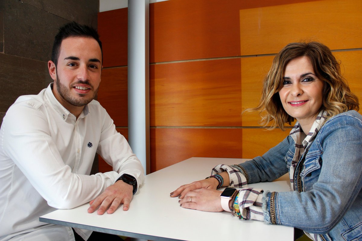 uchceu's tweet photo. Cristian Súñer @Cristian_Suner con Begoña Tormo @betorfi, Técnico de Carreras Profesionales para hablar sobre las #Prácticas de #Grado https://t.co/xxBk2fAD2O https://t.co/NMW6rNrKqZ