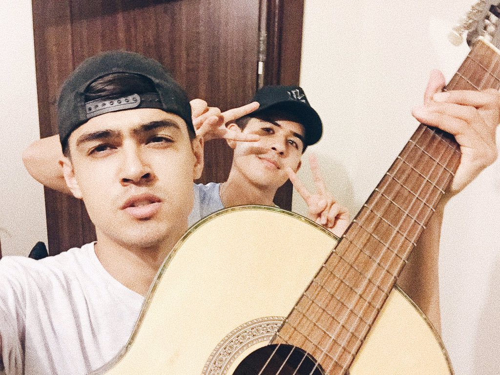 PerkinsTwins's tweet photo. Can we play you a song? 🙊 https://t.co/wSShVjXqxP
