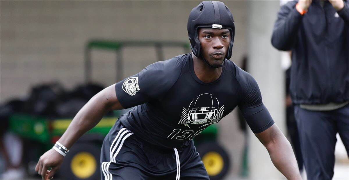 stateofrecruit's tweet photo. This week’s episode previews an important recruiting weekend for Texas.  Four-star linebacker David Gbenda joins the guys for an interview, and they make a much anticipated return to the mailbag.  #HookEm https://t.co/4w5YSVw3AF https://t.co/6jjJ0QWopc