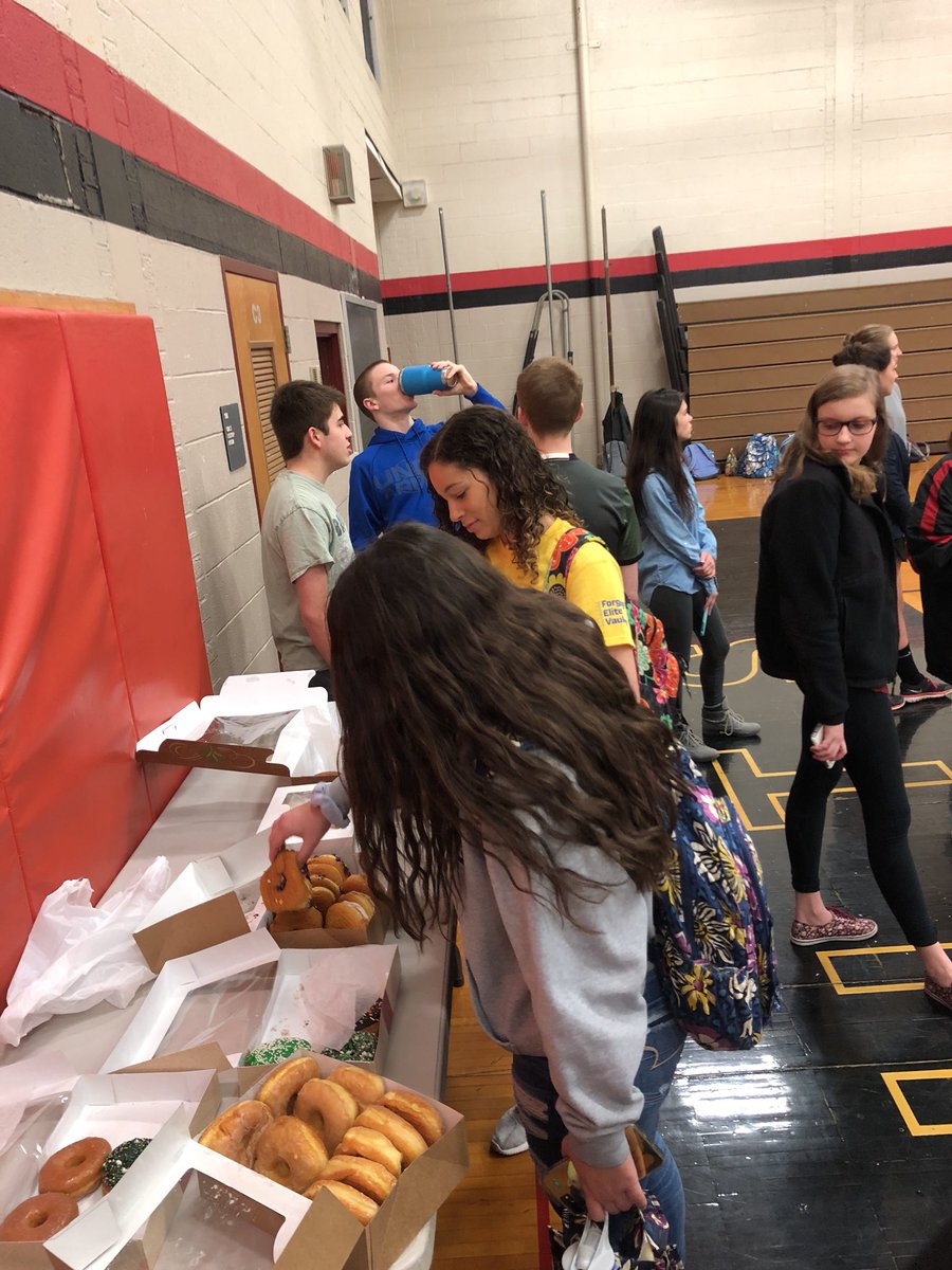 HempfieldFCA's tweet photo. ITS DONUT DAY!!🍩 Everyone here is eating the endless supply of donuts and playing games 🏀🏐 https://t.co/bo2MkOaf8s