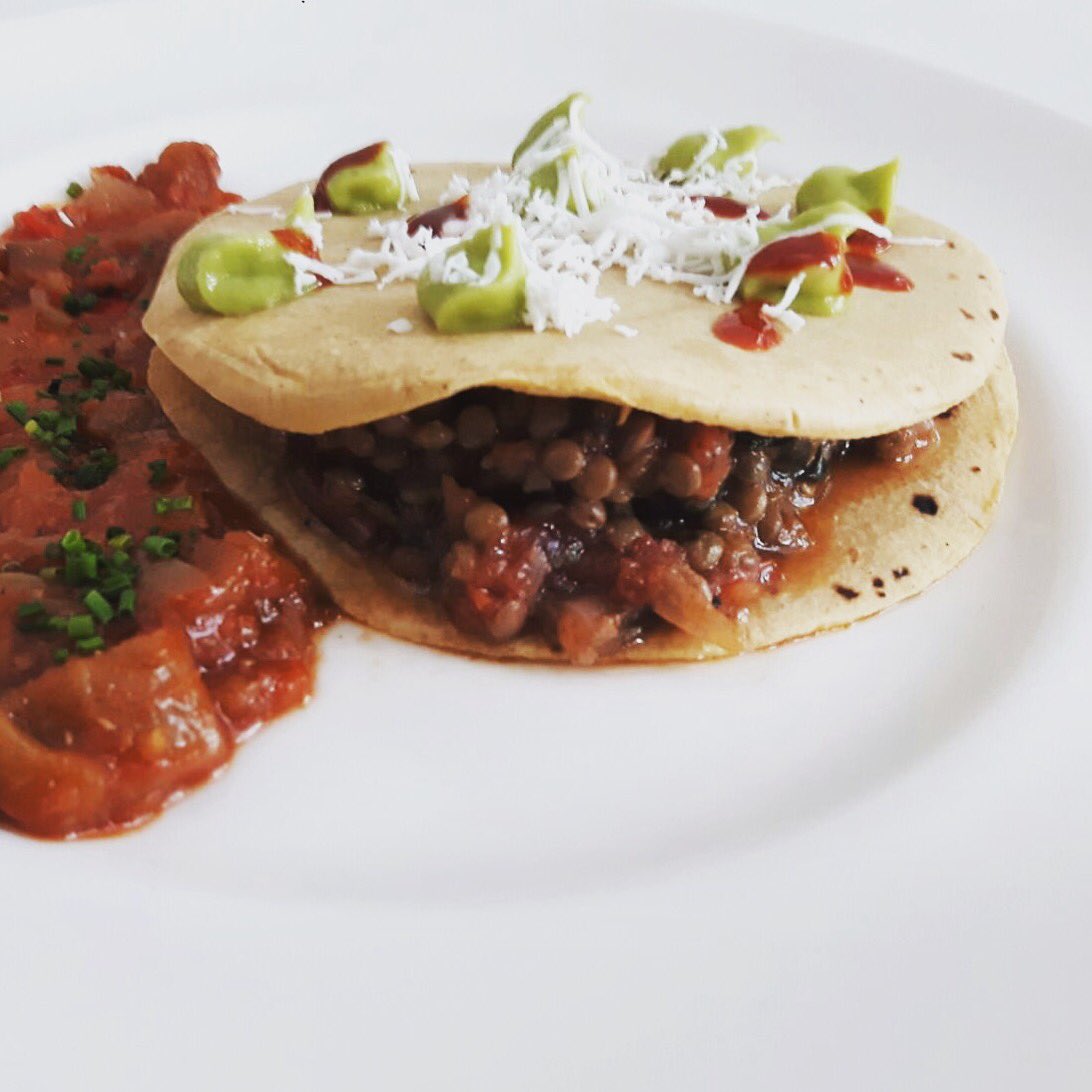 BarArriate's tweet photo. Un toque mexicano para celebrar el #diadelalenteja : Enchilada de lentejas  #tierradecampos #tierradesabor #mex https://t.co/bFjugy7un1