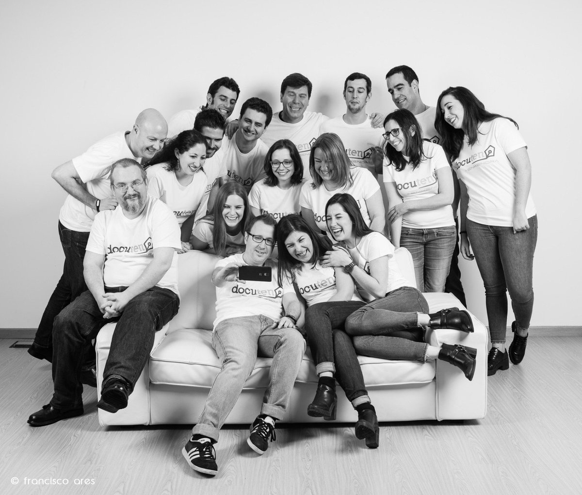 docuten's tweet photo. ¡Mañana estamos de cumpleaños! @Enxendra cumple 9 años y el pasado viernes nos juntamos todos para celebrarlo 🎉 https://t.co/ApG1jjZU9H