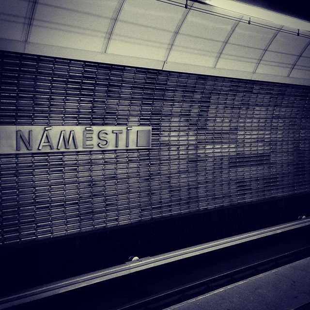 poohcz's tweet image. Revoluce se odehrávají na náměstích. Nebo ne? Černobílý svět. #metrogram #bw #blackandwhite #prague #fridaymood #praha #instaprague #tw #blog pooh.cz/2018/03/09/rev…
