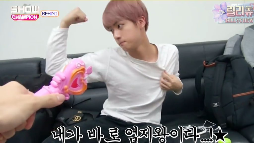mywrongside's tweet photo. Why you so funny and cute???
😂🤣😭

#iHeartAwards #BestFanArmy #BTSARMY @BTS_twt https://t.co/kNpp6wMnOw