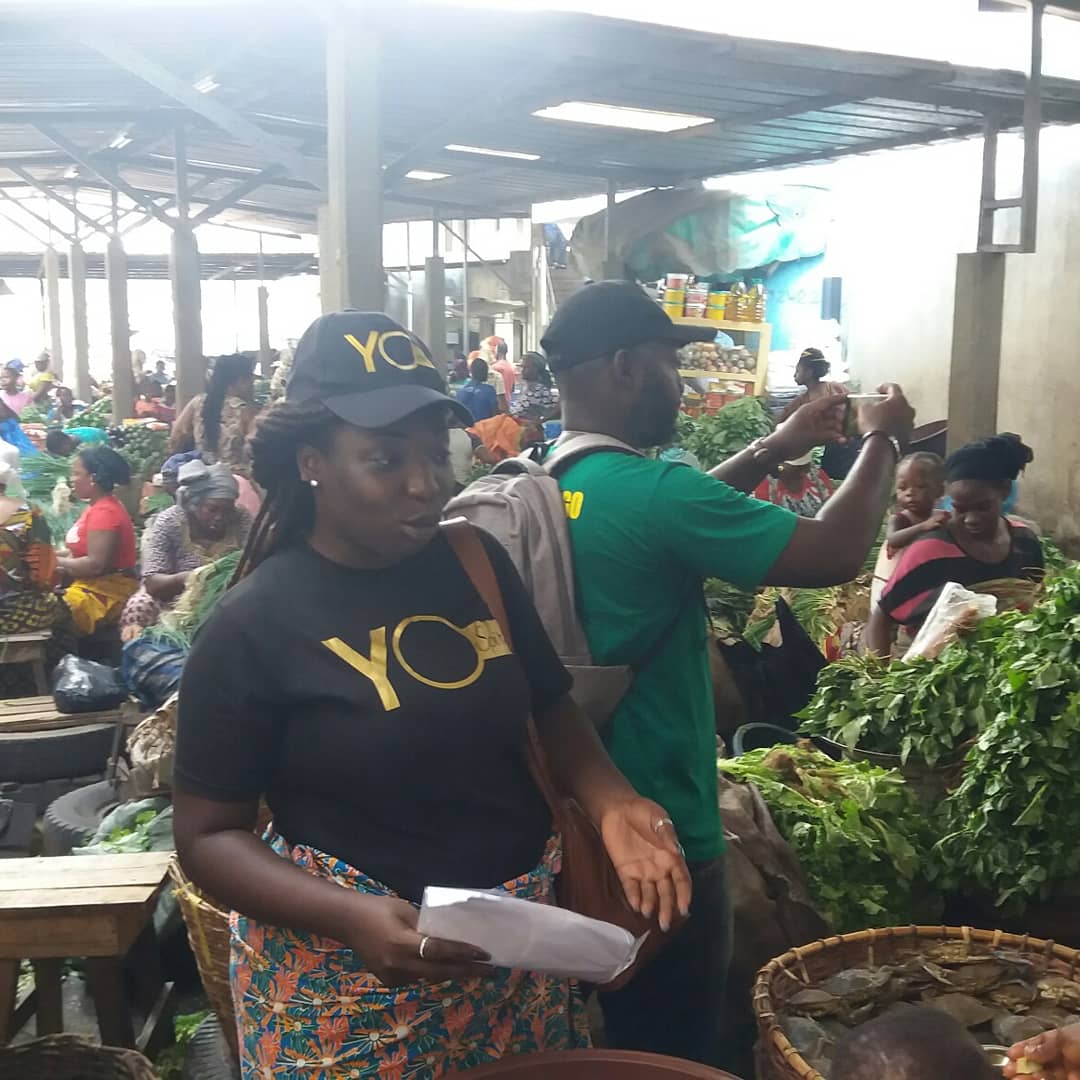 alou_jaher_'s tweet photo. Journée internationale de la femme !
Le #Yospirit était aux côtés des femmes du marché Gouro d'Adjamé pour une sensibilisation. https://t.co/NY3jXKm9DH