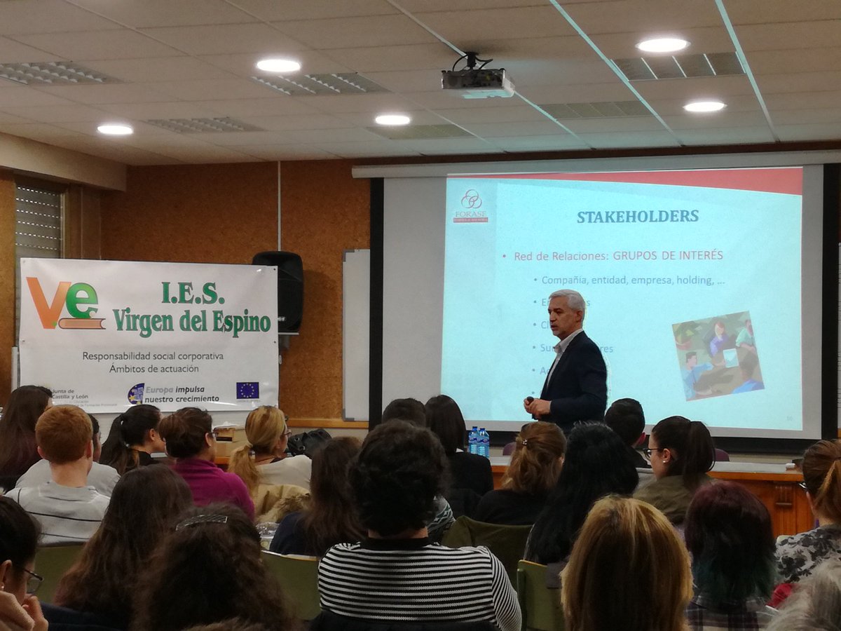 IESV_Espino's tweet photo. #SoydeFP
El alumnado de los #CF con Ignacio Pérez García de @ForaseFormacion @grupoforase 
"Responsabilidad social cooperativa. Ámbitos de actuación"
@educacyl  @UEmadrid #Europaimpulsanuestrocrecimiento https://t.co/txgmm9nODK