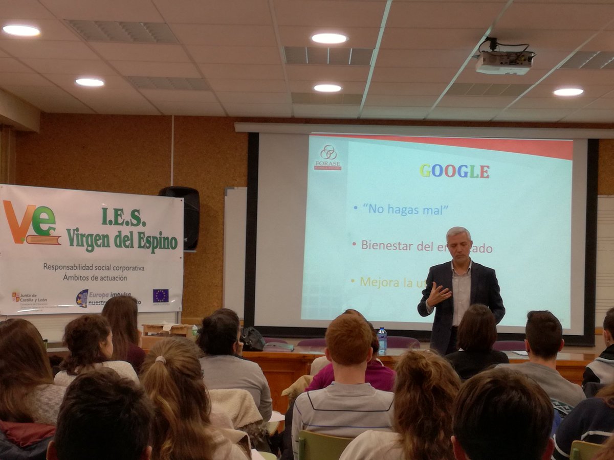 IESV_Espino's tweet photo. #SoydeFP
El alumnado de los #CF con Ignacio Pérez García de @ForaseFormacion @grupoforase 
"Responsabilidad social cooperativa. Ámbitos de actuación"
@educacyl  @UEmadrid #Europaimpulsanuestrocrecimiento https://t.co/txgmm9nODK