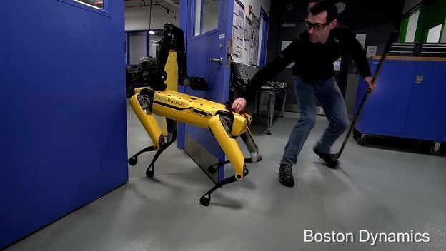 computerhoy's tweet photo. Así se rebela un robot contra un humano, en vivo y en directo https://t.co/ejP5z1U9yw https://t.co/UJwCMUXGR9