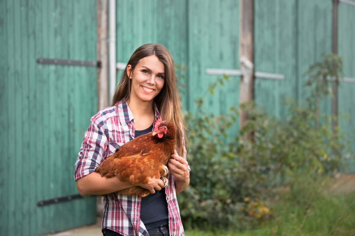 Frisch zur Osterzeit: Ostereier natürlich färben mit Annalina Behrens, Gründerin von haehnlein bit.ly/2FmL5h4  Foto: ©13grad
