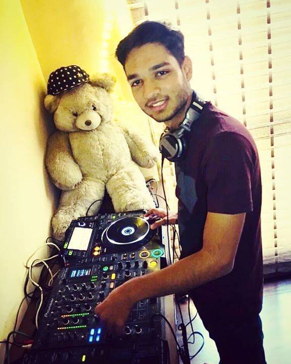 DJShiven's tweet photo. 🎧 "Happy International DJ Day" 🎧 Its not love for the music, It's a passion. I started with just a hobby, but now it goes beyond a hobby. Music is essential to me, my heart and my life - DJ Shiven #djsday #livingmusic #musicislife #loveformusic #picoftheday #pioneer #djplaye… https://t.co/repAoJroFe