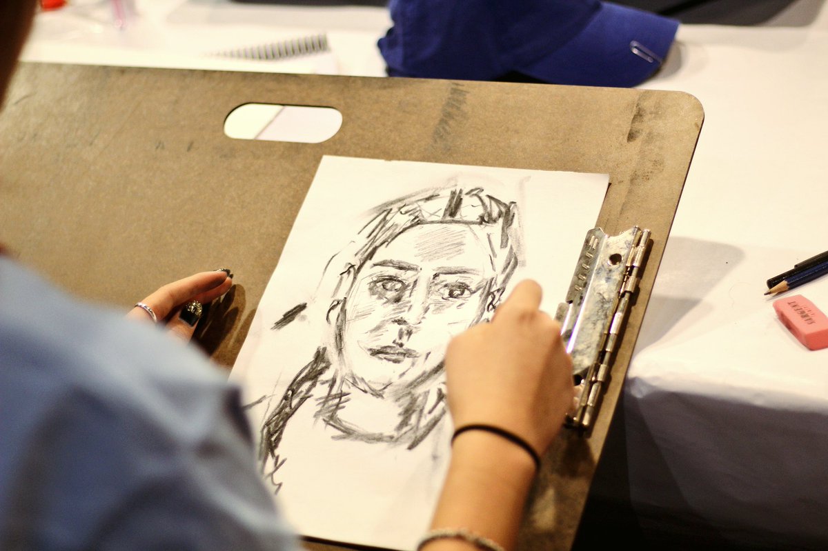 krKaiserART's tweet photo. #NAHSthrowdown speed drawing competitions on point! #GAEA https://t.co/vCTgsswyBh