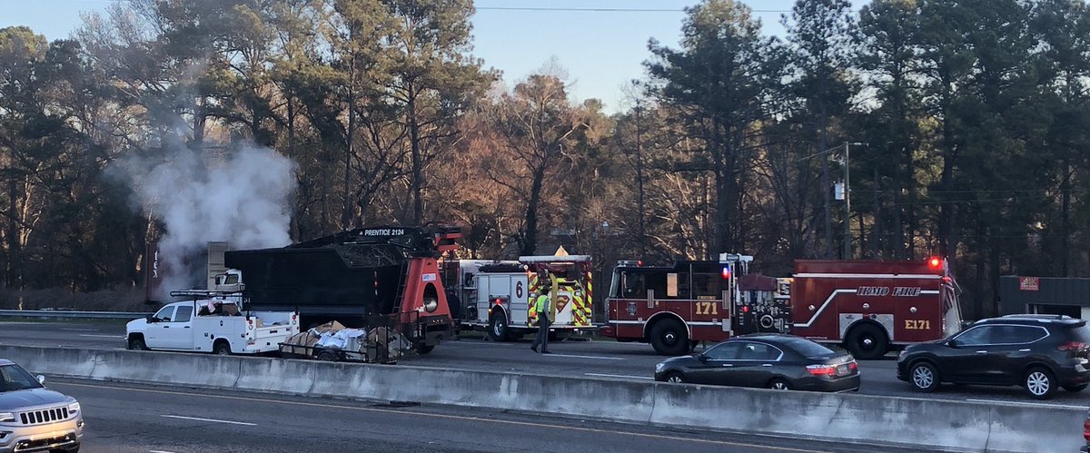 IrmoFire's tweet photo. #IrmoFire & @ColaFire currently on a tractor trailer #fire on. I-26 WB at MM 106. Use caution ππ @wis10 @VonGaskin @WLTX @wachfox @B1067 @abc_columbia @CFPalerts @CarolinaScanner https://t.co/USIplhYYUQ