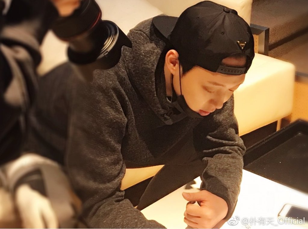 6002xfiles's tweet photo. [PICS + TRANS] Park Yoochun in the Recording Studio Preparing for his Fanmeeting. #박유천 #再会RemembertheMemories 
https://t.co/SKk14PURZg https://t.co/BJ2XkLv57w