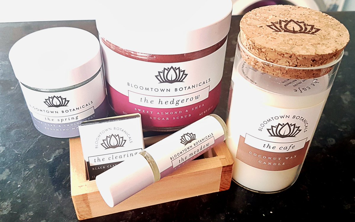 the_eco_Logical's tweet photo. I've been up and down the last few months, and deliveries like this really help boost my mood. Thank you @bloomtownuk for the fab products -
they arrived so quickly! 😊 I'm already burning the candle &amp; it smells AMAZING!

#bloomtownbotanicals #littlebitofsunshine #natural #beauty https://t.co/VThPmksZWL