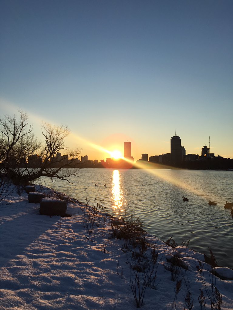 Emjay1028's tweet photo. It's not quite my season yet but it was soooooo good to watch the #sunrise over #Boston this morning! ❤️☀️ #ViewFromMorningRun #MJRunsOnSunshine #AndDunks #BUBridge #LousySmarchWeather https://t.co/OAyUarahF0
