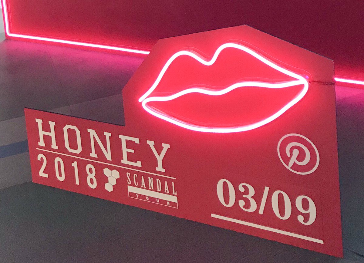 scandal_band's tweet photo. 【#scandal_honey】
 SCANDAL TOUR 2018 "HONEY" 2本目 鹿児島県・鹿児島市民文化ホール 第2ホール公演終了！！

集まってくれた皆様ありがとうございました🍯 みんなの盛り上がりと笑顔、最高でした！また会いましょう🐝

明日は福岡！楽しもう！ https://t.co/IJI6XoAEBT