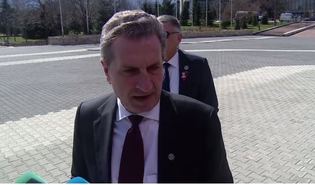 🎥Arrival and doorstep by Commissioner <a href="/GOettingerEU/">Günther H. Oettinger</a> at the conference "Next #MFF:  distributive, allocative and stabilization functions" | Video: europa.eu/!Gr74DC 
 
#EUBudget