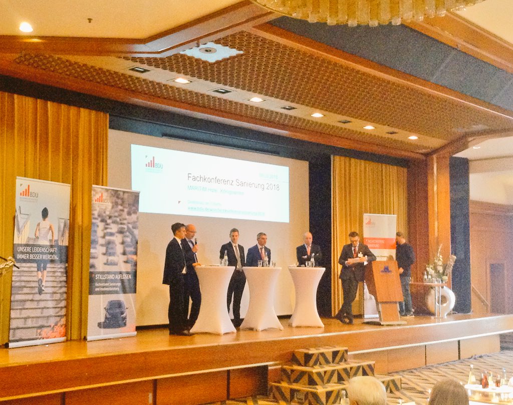 BDU_eV's tweet photo. Podiumsdiskussion über die Zukunft des Sanierungskonzeptd - #IdWES6 und weitere Entwicklung bei #FachkonferenzSanierung 2018 des #BDU_eV https://t.co/YCwDyUsZph