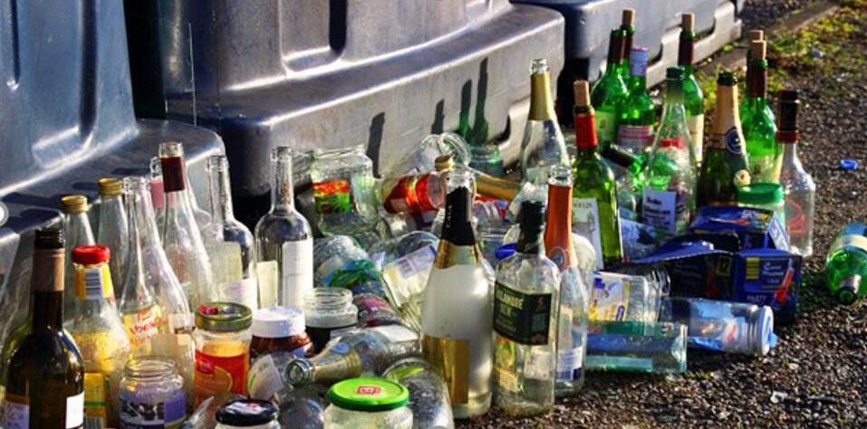 atodopulmonPY's tweet photo. #InfoDelDia. La #UnionEuropea estableció nuevas reglas sobre reciclaje y gestión de residuos, indicando que para el 1 de enero de 2025, los países de la #UE deberán tener establecido un sistema de recolección separado para textiles y los desechos peligrosos de los hogares. https://t.co/iIHodBbjEr
