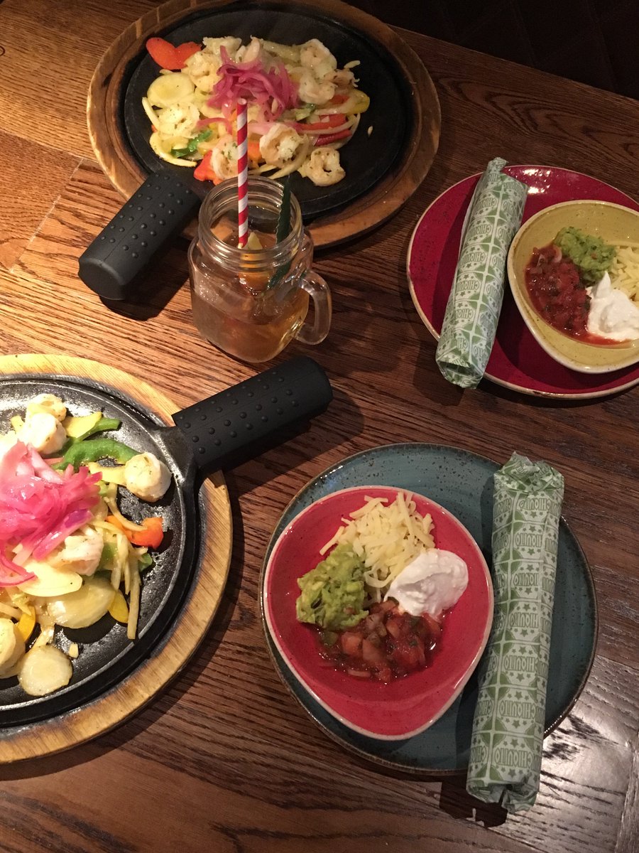 TanyaWeekes's tweet photo. Don't mind if I do! Yesterday's dinner at @TheChiquitos in @the_printworks #ThePrintworksMCR - I love #guacamole! https://t.co/QtsxkWH2wA