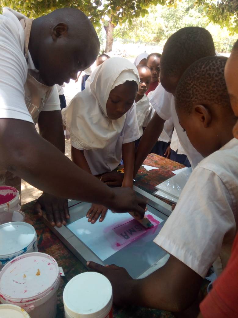 Screen printing workshop at another school in Tanzania, spreading the skills! <a href="/mystudio5/">Social Fabric</a>