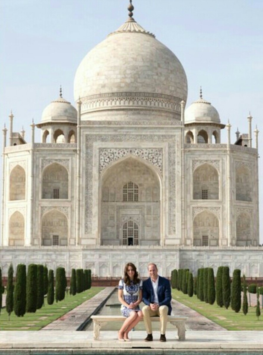 ORageetDesepoir's tweet image. Tous les #MediaMacron attendent la photo des #Macron in love devant le Taj Mahal 😂 Ils sont bien capables de pousser le grotesque jusque là 😩 #MacronTrogneux