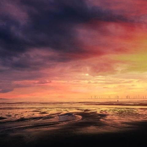 Paul_Alpin's tweet photo. #crosbybeach #antonygormley #anotherplace #wounderlust #merseyside #lovemerseyside #iphone5camera #photography #filters #beach #sunset #dreams #sunsets #scouseontour #findyourepic #foreverchasingsunsets #liverpool https://t.co/12KLOOZSOi