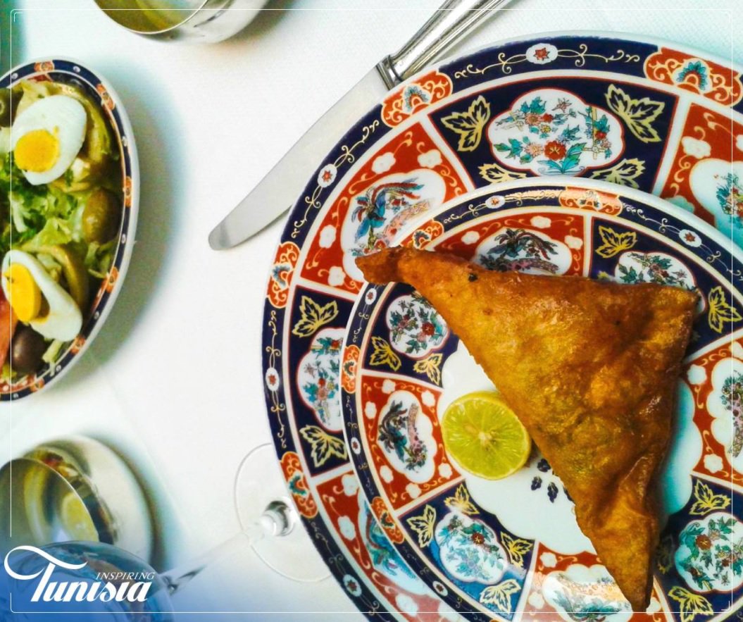 Enjoy the delicate puff pastry of the Tunisian Brick;
I challenge you to describe here the crunchy gourmand of this culinary experience! #brick #brika #tunisianfood #tunisianflavor