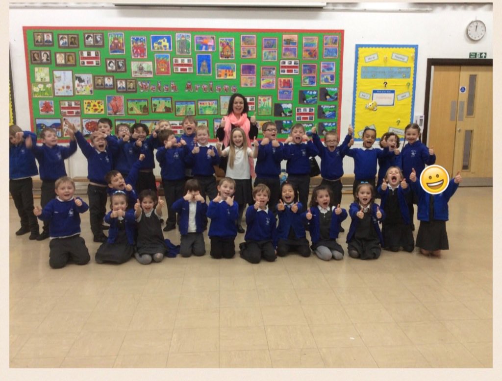 Ffalala1's tweet image. Bore gwych gyda @brynderiprimary. Bore llawn canu a datblygu geirfa Cymraeg! / A fantastic experience with @brynderiprimary / A morning full of singing and developing Welsh lang skills! 🏴󠁧󠁢󠁷󠁬󠁳󠁿 @SiarterIaithCCD #cymraeg #gweithdy #creadigol