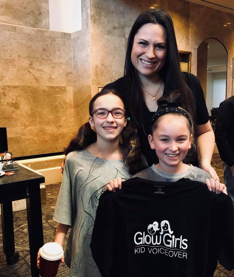 GlowGirlsVO's tweet photo. #GlowGirls loved meeting the wonderful @TracyLindleyVO at the #voatlanta conference! AND on top of being an awesome #VoiceTalent, Tracy is a biz development guru! Check out https://t.co/7dvNI5ZWcp 😍🎤#VOFriends #TheLinkedInEdge https://t.co/tn5bs51CQk