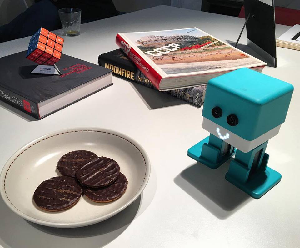 emascaro's tweet photo. Sharing new ideas and inspirations #cookieinnovation #fridaymood #coolbreak #teambuilding @tonimascaro @serperiba @arturms23 @ingebcn @jordifumado https://t.co/2m6ao84Irj