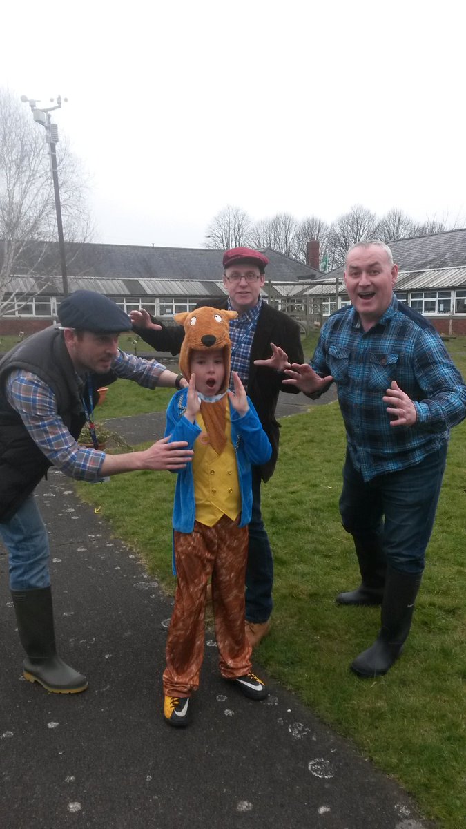 year4_bp's tweet photo. Fantastic Fox gives Farmers the slip, yet again! #WorldBookDay2018 https://t.co/FR804JxPoU