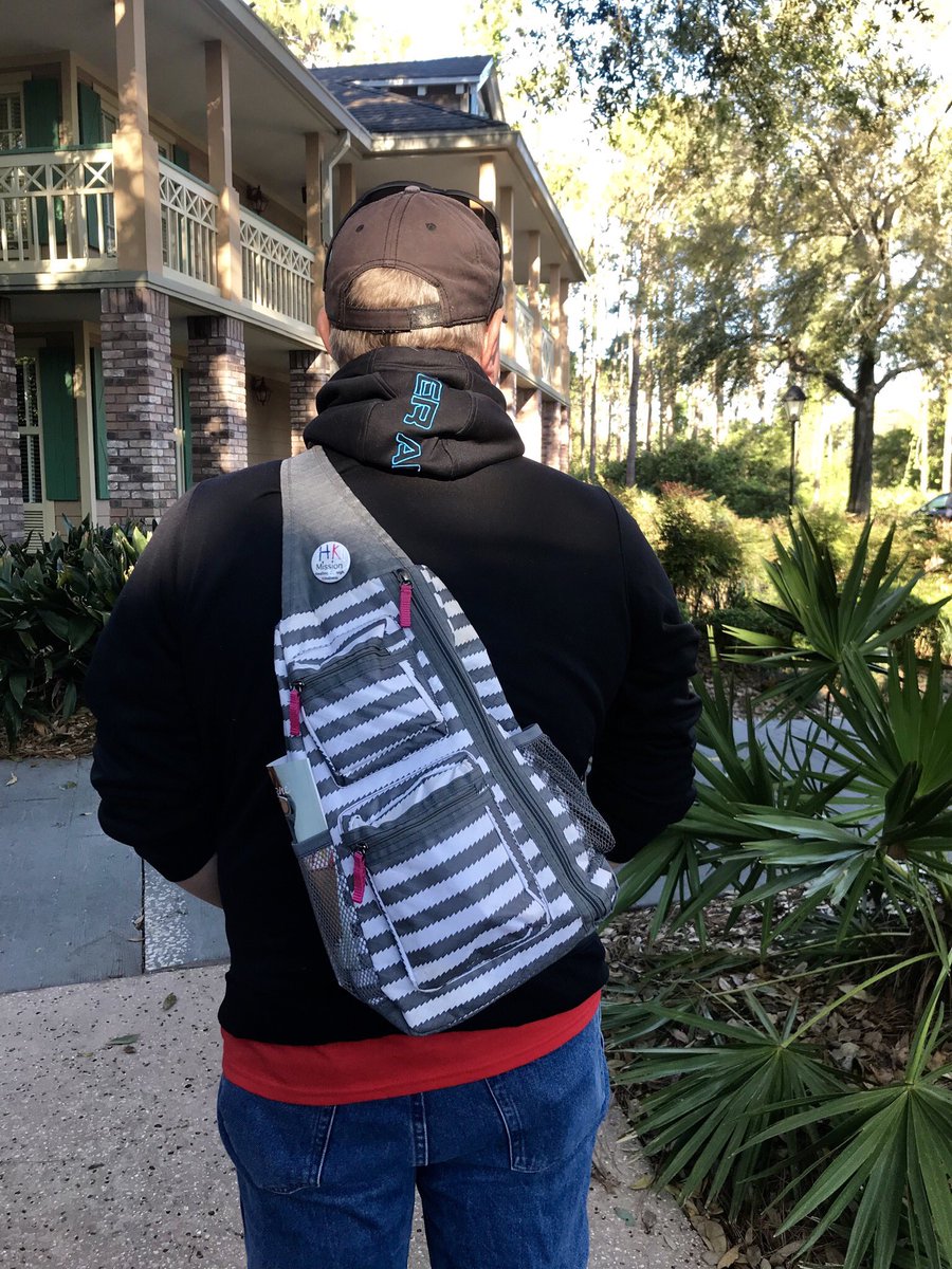 DawnRack's tweet photo. Real men wear sling backs...when their wives tell them ! Lol https://t.co/2aiEY5qMwM