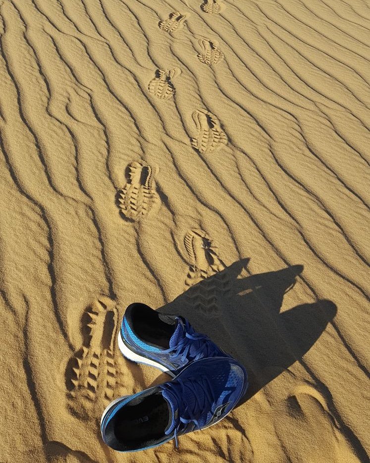 JonSalvadorVill's tweet photo. Dejando huella en el desierto.
@SauconySpain
#RunYourWorld
#running
#Triumph
#TriumphISO https://t.co/Zy8RKB1uG9