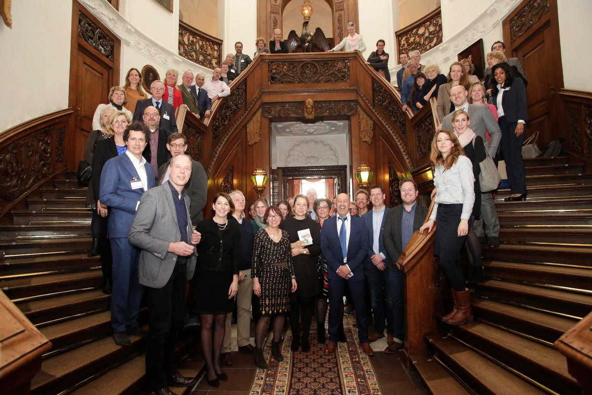 Nieuwe samenwerking van ruim 40 kastelen feestelijk gelanceerd in Kasteel Middachten: Macht en pracht in de Gelderse streken!

rbtkan.nl/nieuwe-samenwe…