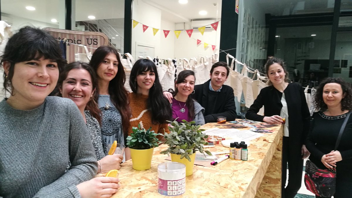 BeaGarciaGzlez's tweet photo. Sesión vermut para finalizar #CreatechAdventureWeek muchas gracias Magoga Piñas, @Koala_Rabioso @poderosaschicas @womenteck y @cumplebloque por compartir vuestras aventuras creativas! https://t.co/sbnXVdjIRT