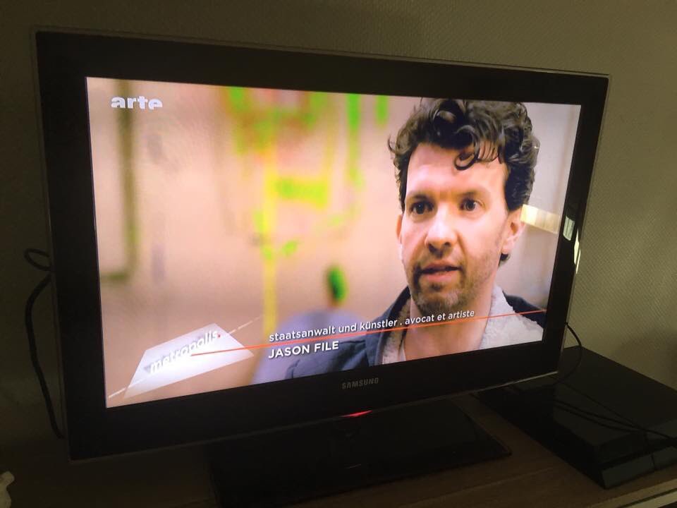 ArtistJasonFile's tweet image. I'm told this @ARTEfr @ARTEde episode has been archived online - yours truly shows up around the 9 min 45 sec mark! Sorry English-only speakers, it's only in French arte.tv/fr/videos/0743… or German arte.tv/de/videos/0741… Merci à Jen Ds pour la photo!